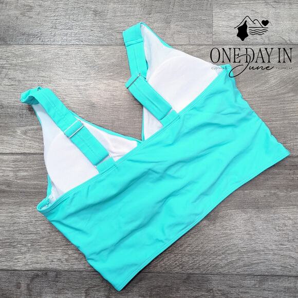 CharmLeaks Twist Front Keyhole Bikini Top Size 2XL - Picture 3 of 3